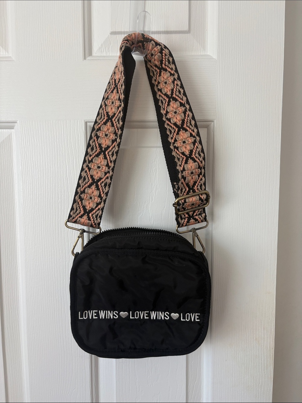 NWOT Gender Neutral Soft Crossbody Bag w/Adjustable “Guitar” Strap - Love Wins❤️ - Picture 2 of 12